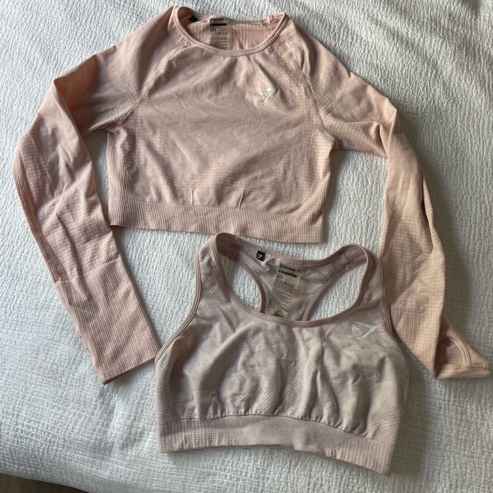 Gymshark matching cropped long sleeve and sports bra